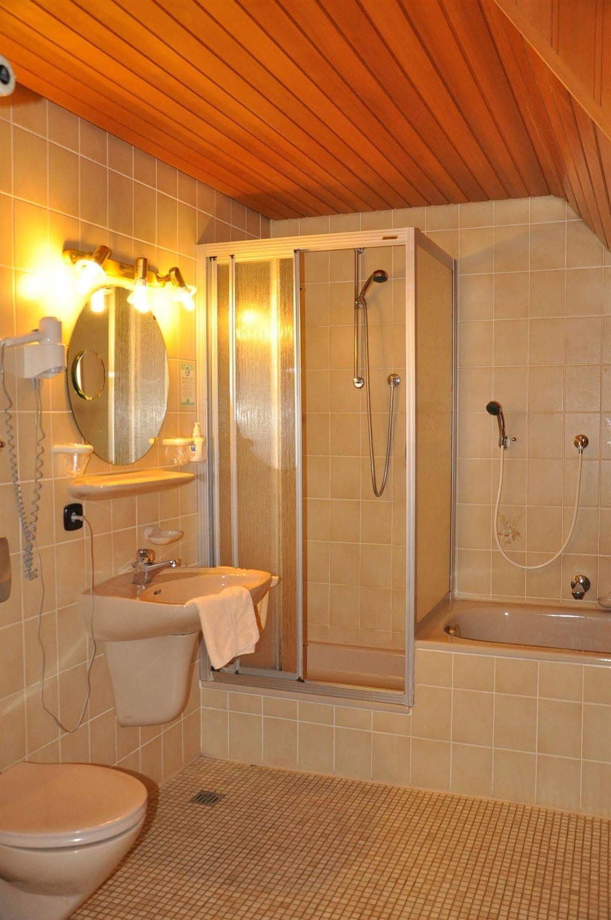 Hotel Und Restaurant Lamm Giengen an der Brenz Ngoại thất bức ảnh
